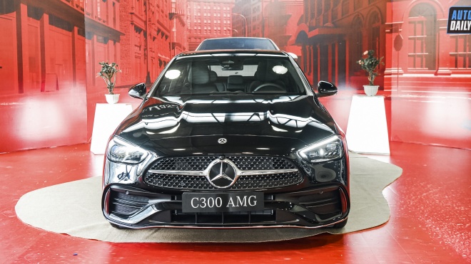 Ảnh chi tiết Mercedes-Benz C300 AMG First Edition 2022 tại đại lý