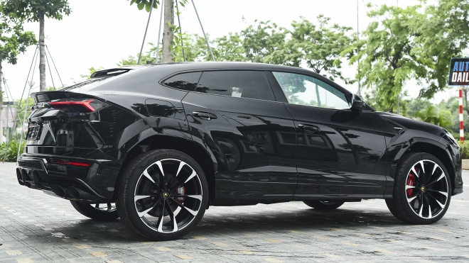 Ảnh chi tiết Lamborghini Urus 2022 mới về Việt Nam, giá không dưới 20 tỷ