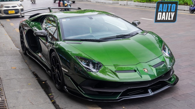 Bắt gặp Lamborghini Aventador SVJ triệu đô màu độc nhất Việt Nam