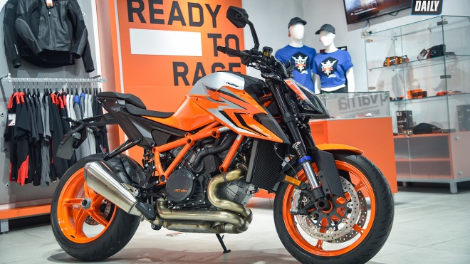 Chi tiết KTM 1290 Super Duke R Evo giá ngang Hyundai Tucson xăng đặc biệt