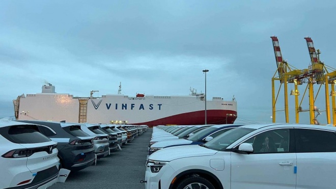 Dàn ô tô điện VinFast xếp hàng tại cảng Hải Phòng chờ lên tàu sang Mỹ