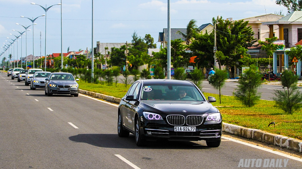 Hành trình đến BMW World, ngày 3: Vượt đèo Hải Vân BMW 730Li.jpg