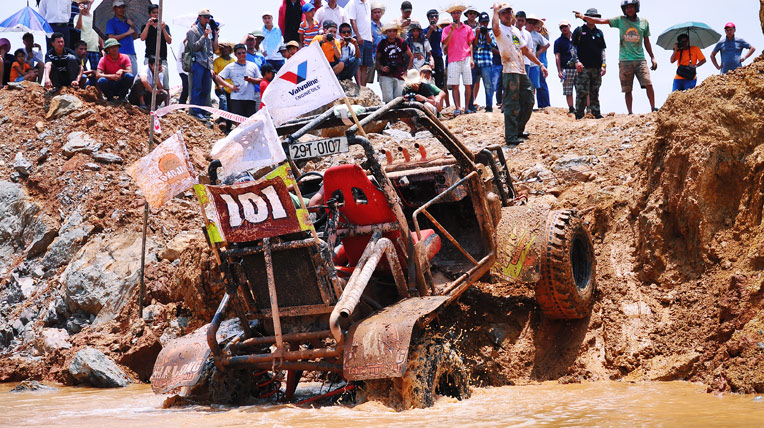 Người Việt sắp mang xế “khủng” đi offroad tại Hạ Long A0D_0948.jpg