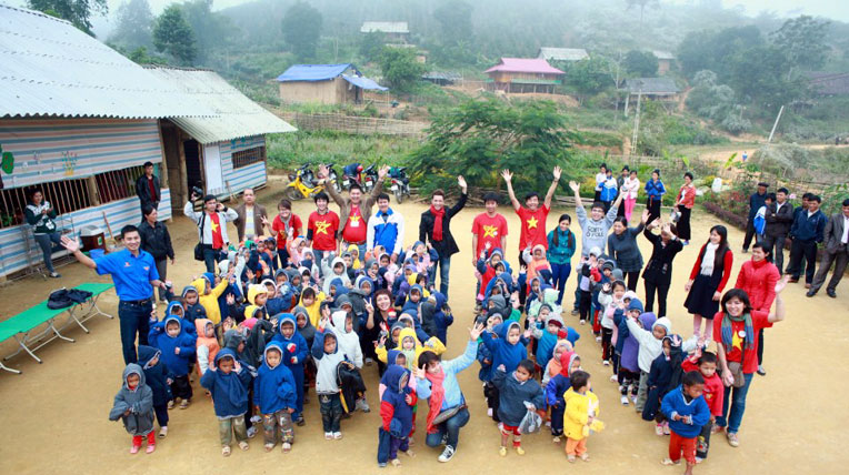 Ca sỹ Thái Thùy Linh “bén duyên” với offroad offroad 4x4