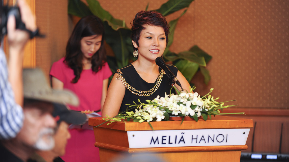 Ca sỹ Thái Thùy Linh “bén duyên” với offroad offroad 4x4