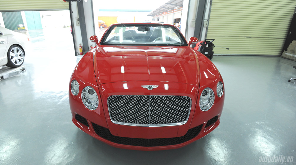 Autodaily nóng trong tuần (18/08 – 24/08) Benltey-Continental-GT-Convertible-2013 (1).jpg