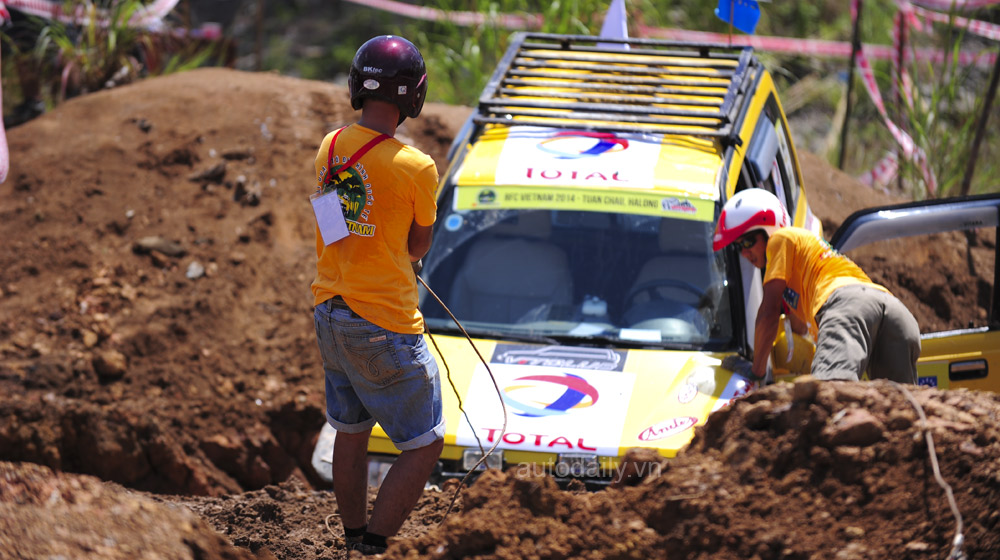 RFC VIETNAM 2014: Đẫm mồ hôi “phá xe” dưới cái nắng “đổ lửa” rfc halong 2014 (10)-1.jpg
