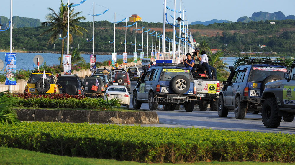 Xe offroad “quậy” tưng bừng ở Hạ Long rfc halong 2014 (17).jpg