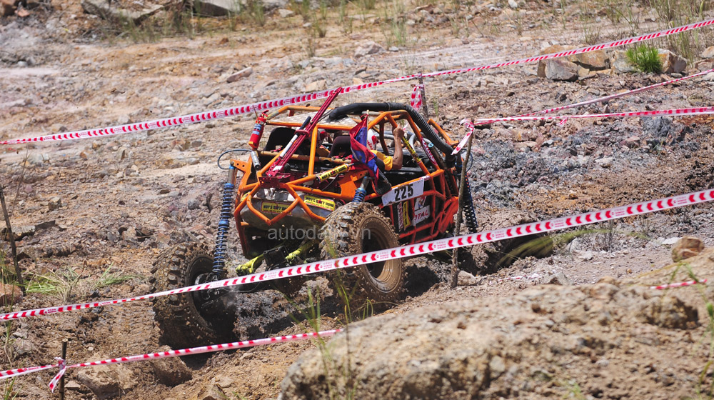 RFC VIETNAM 2014: Đẫm mồ hôi “phá xe” dưới cái nắng “đổ lửa” rfc halong 2014 (25).jpg