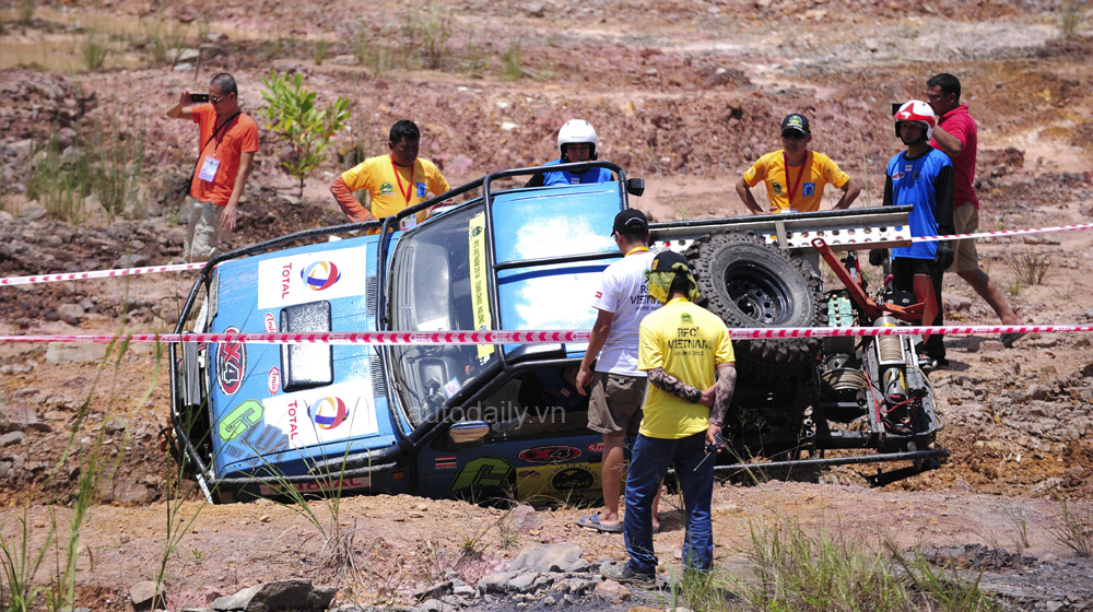 RFC VIETNAM 2014: Đẫm mồ hôi “phá xe” dưới cái nắng “đổ lửa” rfc halong 2014 (33).jpg