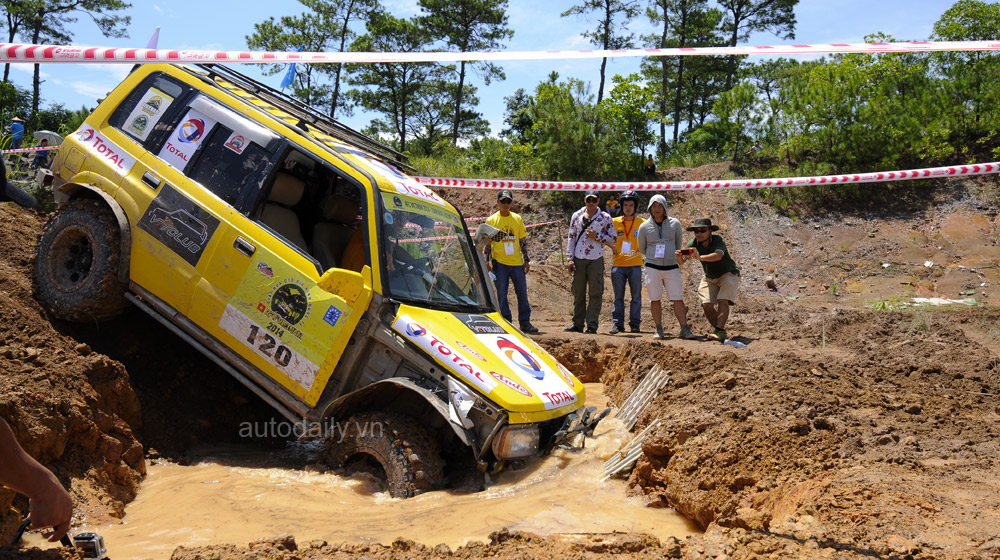 RFC VIETNAM 2014: Đẫm mồ hôi “phá xe” dưới cái nắng “đổ lửa” rfc halong 2014 (4)-1.jpg
