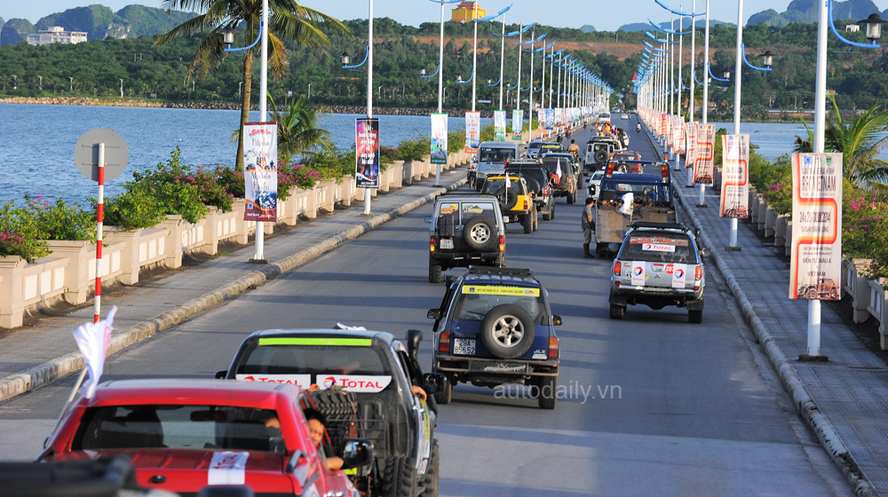 Xe offroad “quậy” tưng bừng ở Hạ Long rfc halong 2014 (4).jpg