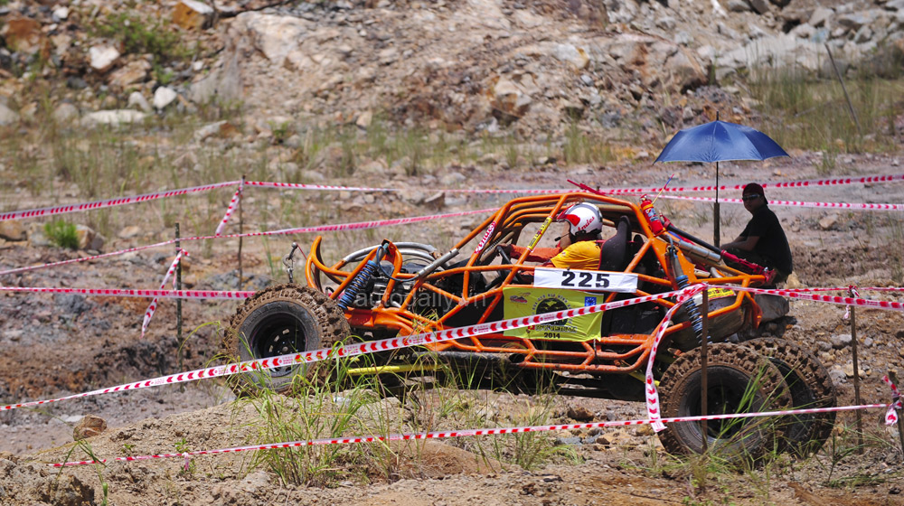 Người nước ngoài mang xế “khủng” đến Việt Nam thi offroad rfc vietnam 2014  (3).jpg