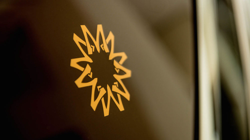 Những điểm “độc” trên Rolls-Royce Phantom Mặt trời phương Đông Logo-Mat-Troi-Phuong-Dong.jpg