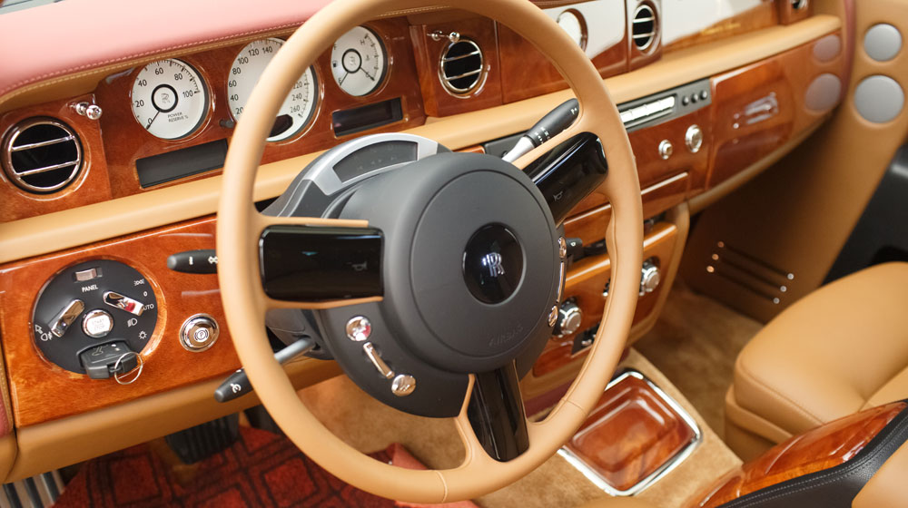 Những điểm “độc” trên Rolls-Royce Phantom Mặt trời phương Đông Mat-Troi-Phuong-Dong_Ben-Trong-Xe-1.jpg