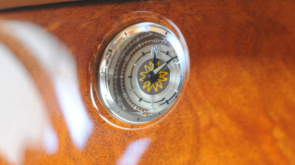 Những điểm “độc” trên Rolls-Royce Phantom Mặt trời phương Đông Mat-Troi-Phuong-Dong_Ben-Trong-Xe-8_Dong-Ho.jpg