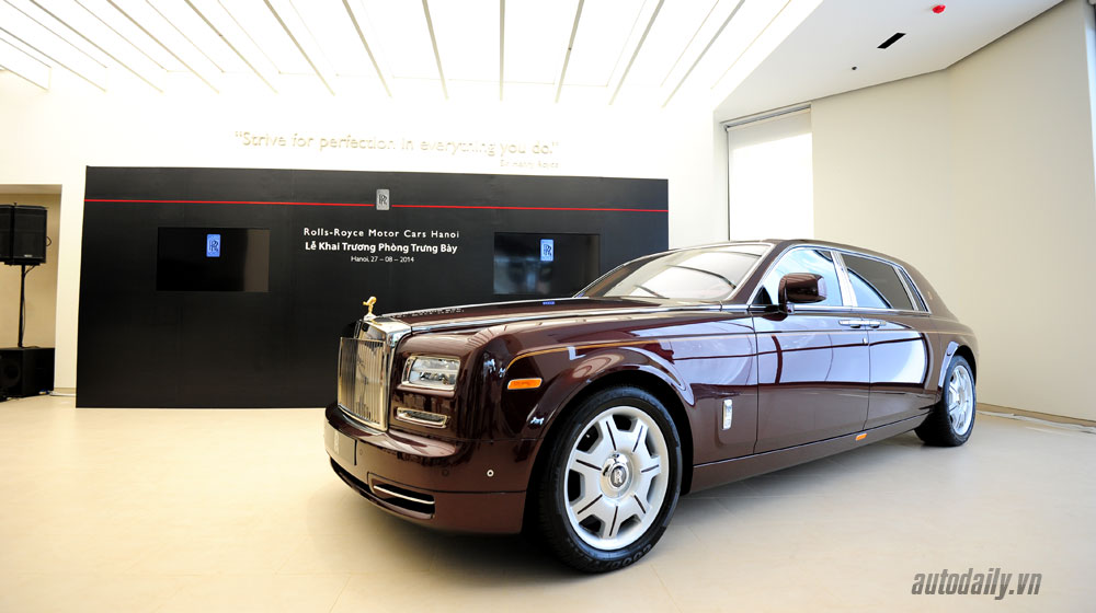 Khai trương phòng trưng bày Rolls-Royce đầu tiên tại Việt Nam rolls-royce-motor-cars-hanoi (1).jpg