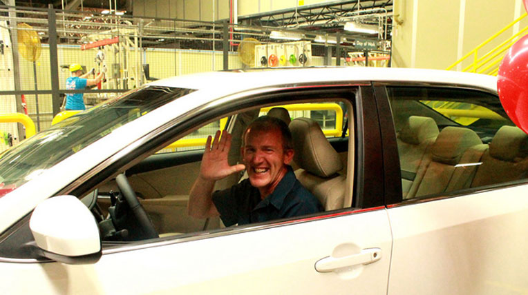 Toyota tặng chiếc xe Camry thứ 10 triệu cho nhân viên 10mil-toyota-camry.jpg