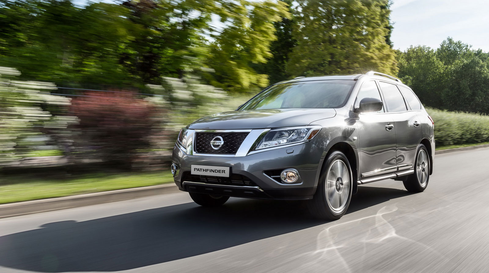 Bộ đôi Nissan Sentra và Pathfinder trình làng Nissan-in-Mosccau-1.jpg