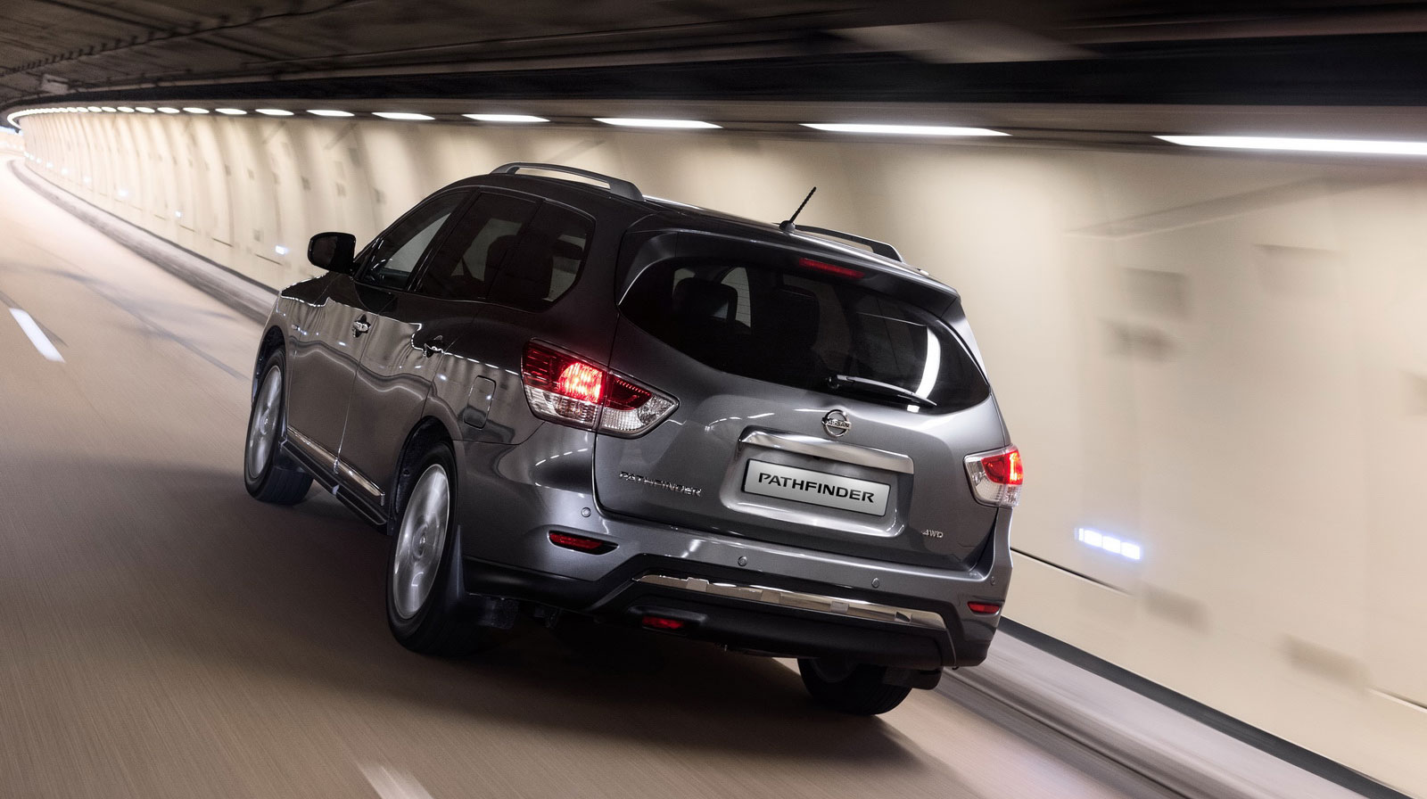 Bộ đôi Nissan Sentra và Pathfinder trình làng Nissan-in-Mosccau-5.jpg