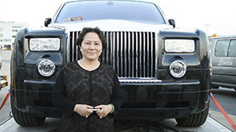 “Điểm mặt” 4 nữ đại gia Việt đi Rolls–Royce biển “khủng” sieu xe (1).jpg