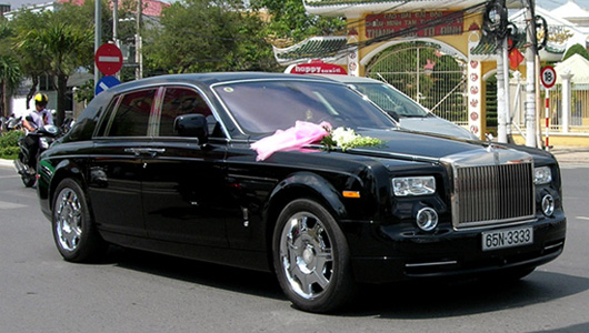“Điểm mặt” 4 nữ đại gia Việt đi Rolls–Royce biển “khủng” sieu xe (11).jpg