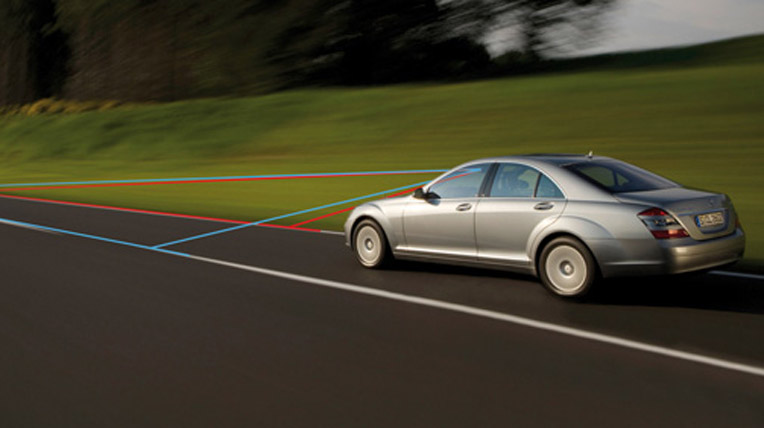 Những điều cần biết về “Hệ thống cảnh báo sai làn đường” TT-Lane-keep-assist.jpg