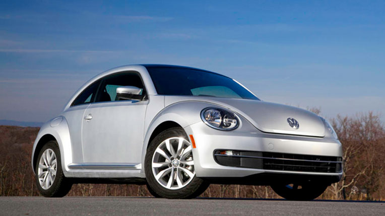 10 mẫu xe động cơ diesel rất đáng quan tâm 2013-VW-Beetle-TDI-parked.jpg