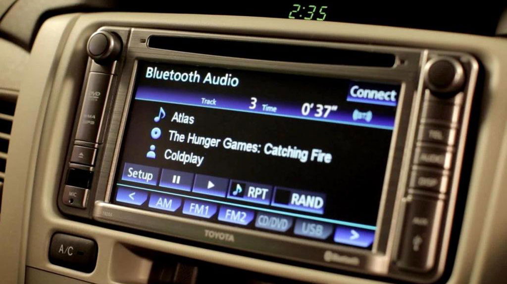 “Bom tấn” Toyota Innova có phiên bản giới hạn, giá 16.200 USD 2014-Toyota-Innova-Limited-Edition-Touchscreen-Audio-System.jpg