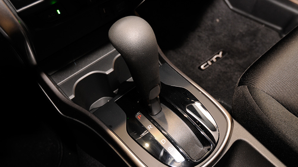 Giá chưa đến 600 triệu, Honda City 2014 có gì mới? honda-city-2014-interior (20).jpg