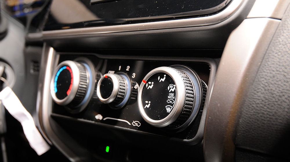 Giá chưa đến 600 triệu, Honda City 2014 có gì mới? honda-city-2014-interior (3).jpg