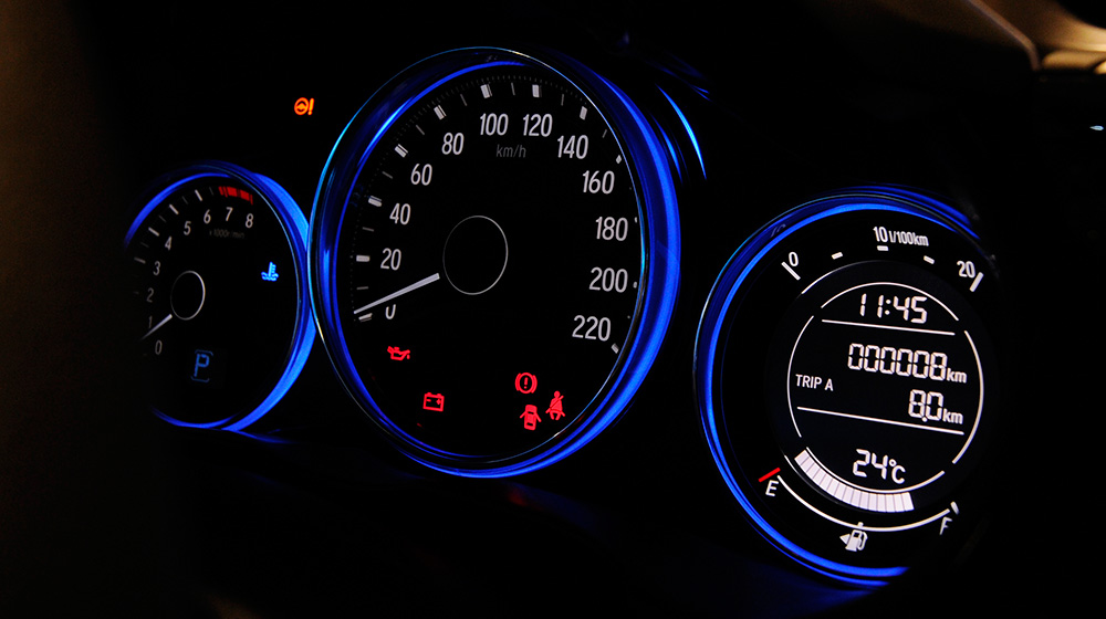 Giá chưa đến 600 triệu, Honda City 2014 có gì mới? honda-city-2014-interior (5).jpg