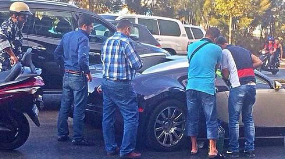 Siêu xe triệu đô Bugatti Veyron bất ngờ hết xăng giữa đường bugatti-veyron.jpg