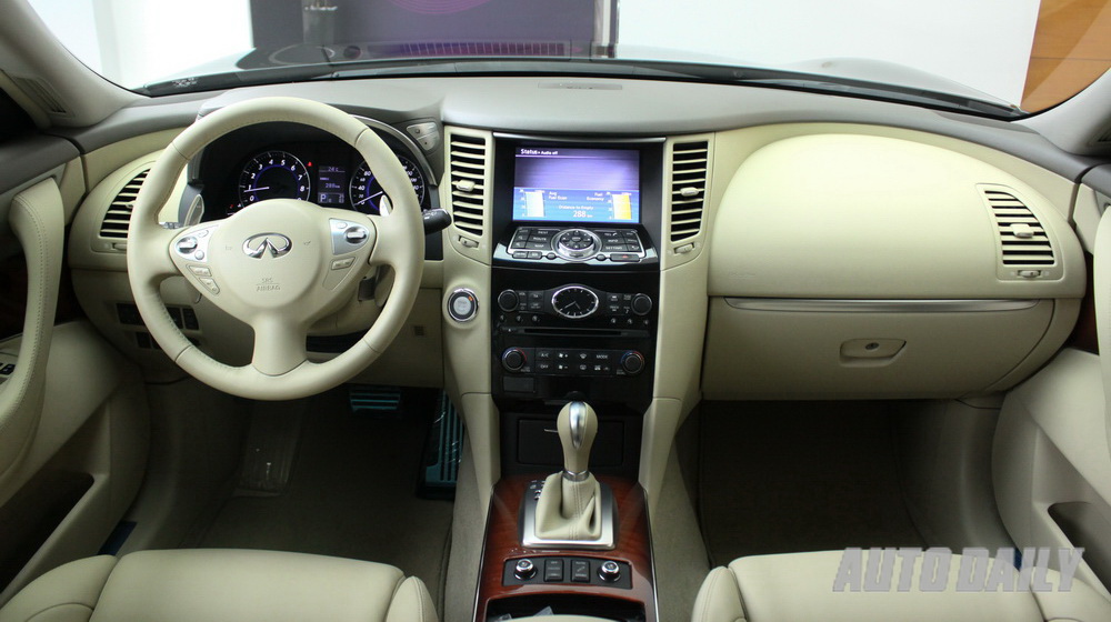 Ngắm Infiniti QX70 màu 