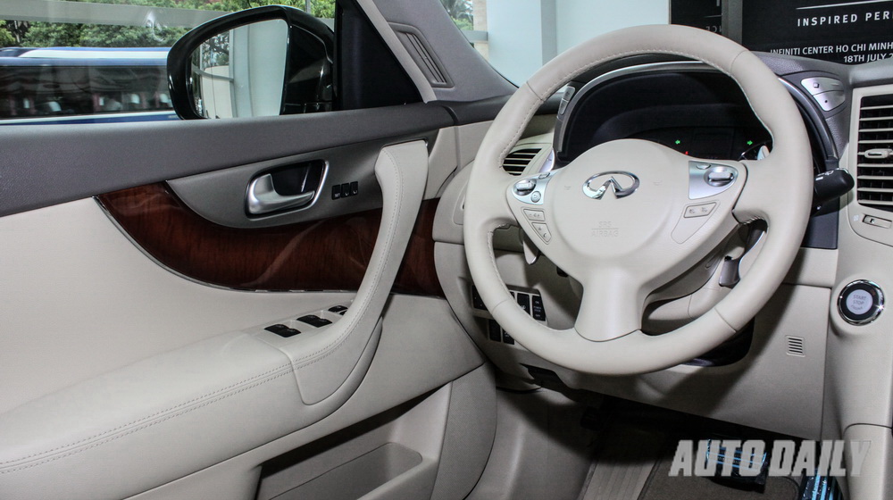Ngắm Infiniti QX70 màu 