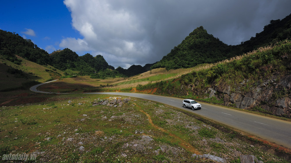 Phấn khích cùng “chiến binh” Mitsubishi Pajero Sport 4x4 AT pajero-sport-2014 (1).jpg