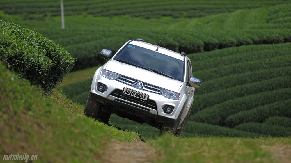 Phấn khích cùng “chiến binh” Mitsubishi Pajero Sport 4x4 AT pajero-sport-2014 (21).jpg