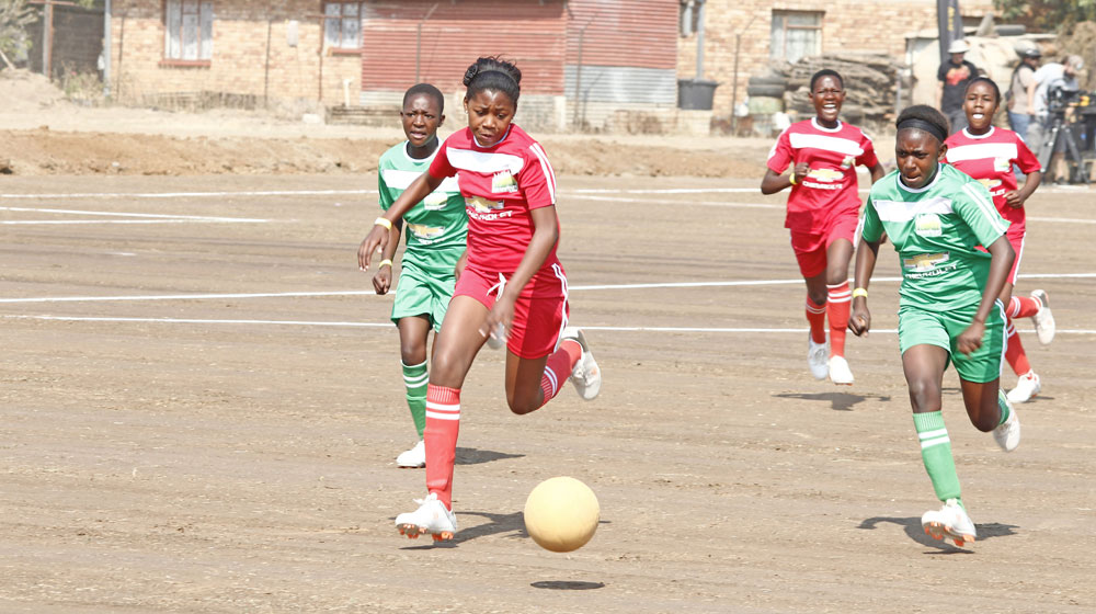 Chevrolet và Dự án One World Futbol trao tặng Quả bóng thứ 1 triệu chevrolet (1).jpg