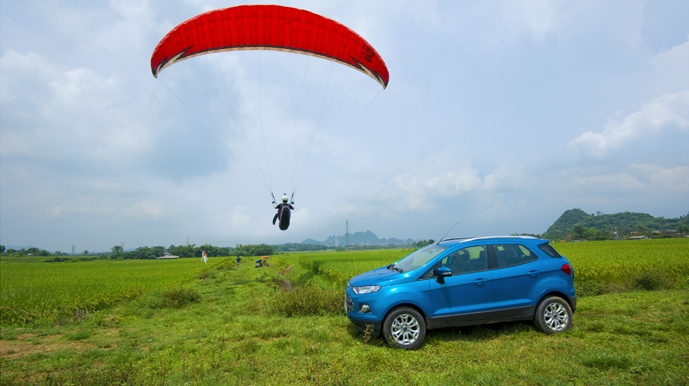 Một ngày đi bay cùng Ford EcoSport ecosport-2014-parachute-press (18).jpg