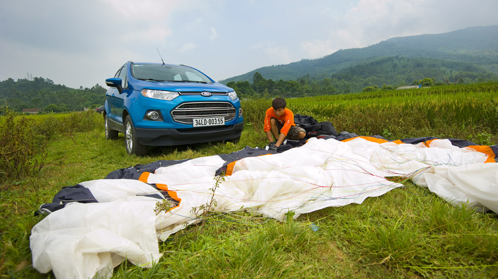 Một ngày đi bay cùng Ford EcoSport ecosport-2014-parachute-press (21).jpg