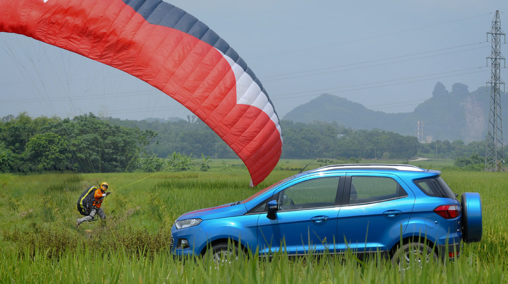 Một ngày đi bay cùng Ford EcoSport ecosport-2014-parachute-press (6).jpg