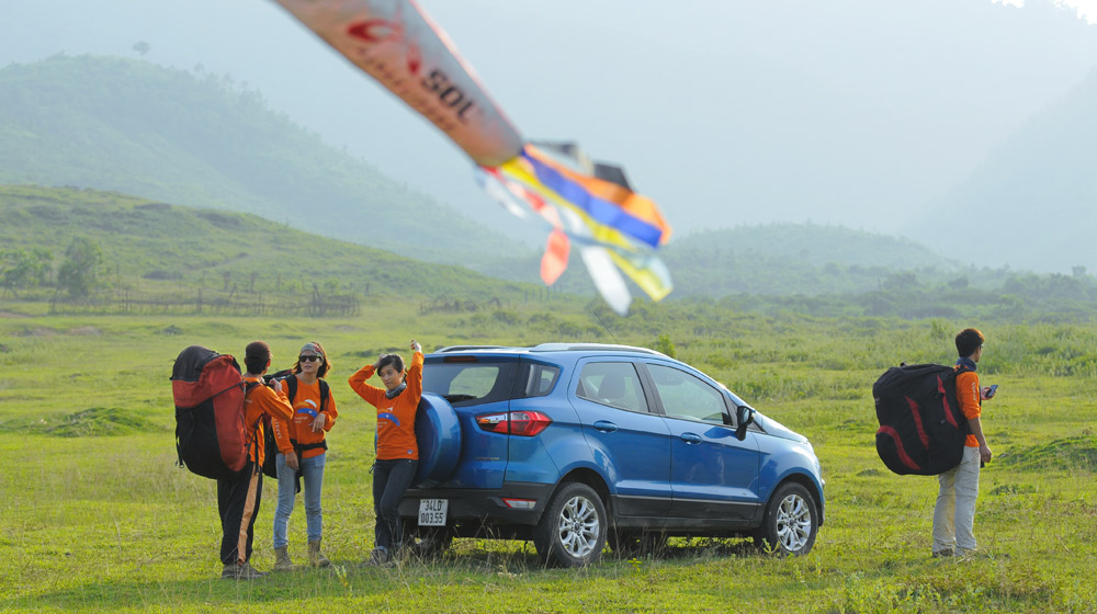 Một ngày đi bay cùng Ford EcoSport ecosport-2014-parachute-press (7).jpg