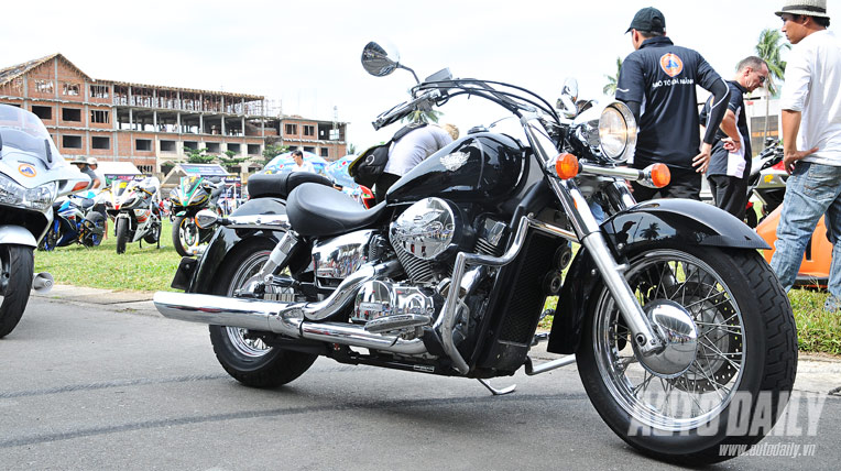 Người Việt không dám đi môtô vì giá “cắt cổ” VMC-163.jpg