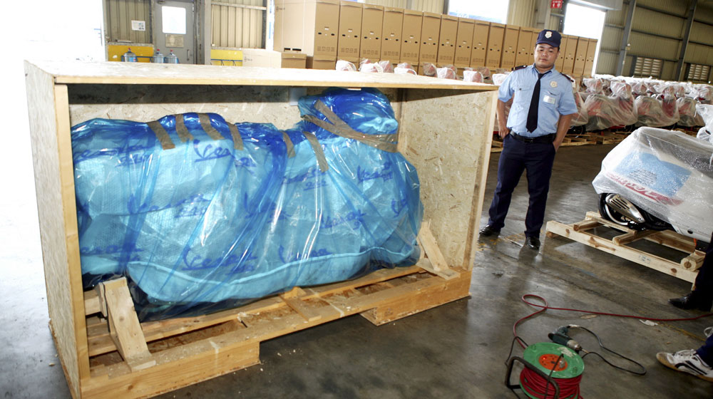 Xe tay ga đắt nhất thế giới bất ngờ về Việt Nam Vespa 946 Bellissima