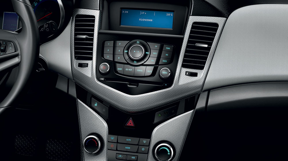 GM Việt Nam giới thiệu Cruze 2014, giá từ 560 triệu đồng chevrolet-cruze-2014 (5).jpg