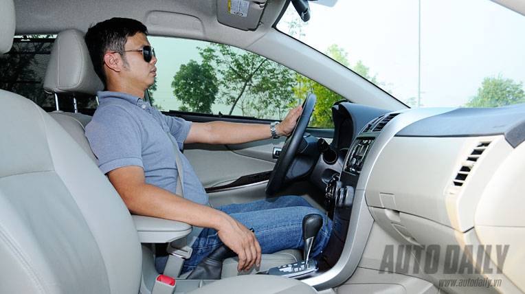 Toyota Corolla Altis 2014 có gì mới? Altis-2012 (3).jpg