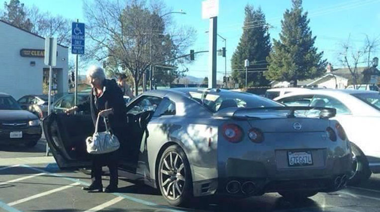 Siêu xe và những tình huống hài “khó đỡ” sieu xe (3).jpg