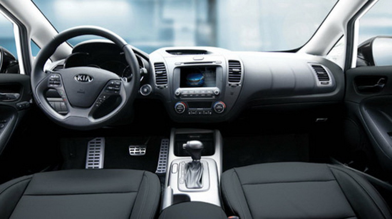 Chọn xe sedan nào trong tầm giá 700-900 triệu đồng? Kia K3 (1).jpg