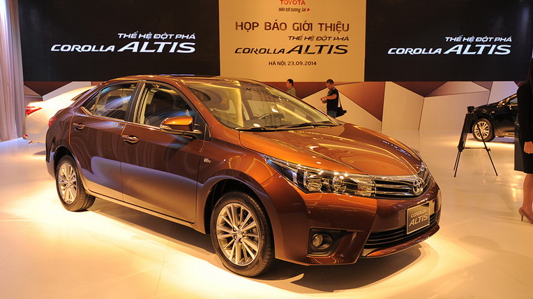 Chọn xe sedan nào trong tầm giá 700-900 triệu đồng? altis-2014-20.jpg
