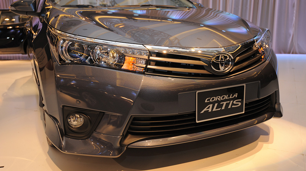 Chọn xe sedan nào trong tầm giá 700-900 triệu đồng? altis-2014-30.jpg